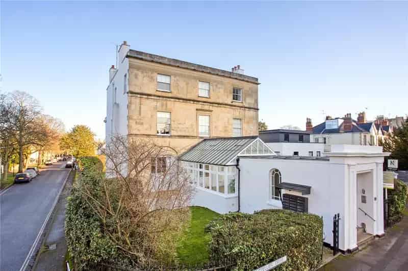 2 Bedroom Apartment for Sale in Cheltenham