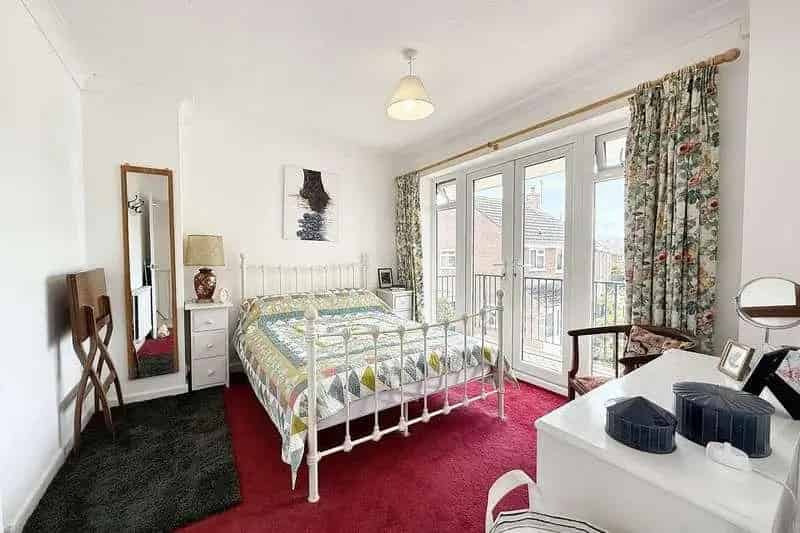 3 Bed House for Sale Near Town Centre