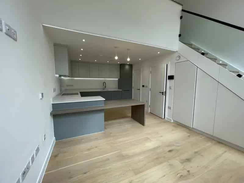 Modern 1 Bedroom Garden Apartment No Bills Included