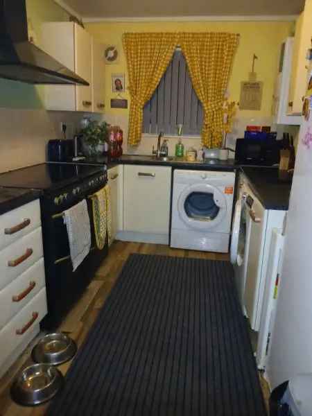 3 Bed Semi Detached House Near Schools and Shops