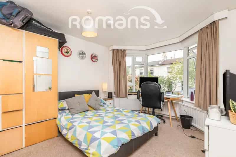 4 Bedroom Terraced House for Professionals