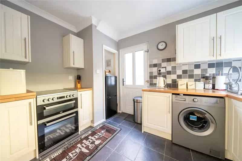 Spacious Semi-Detached House with Parking and Garden