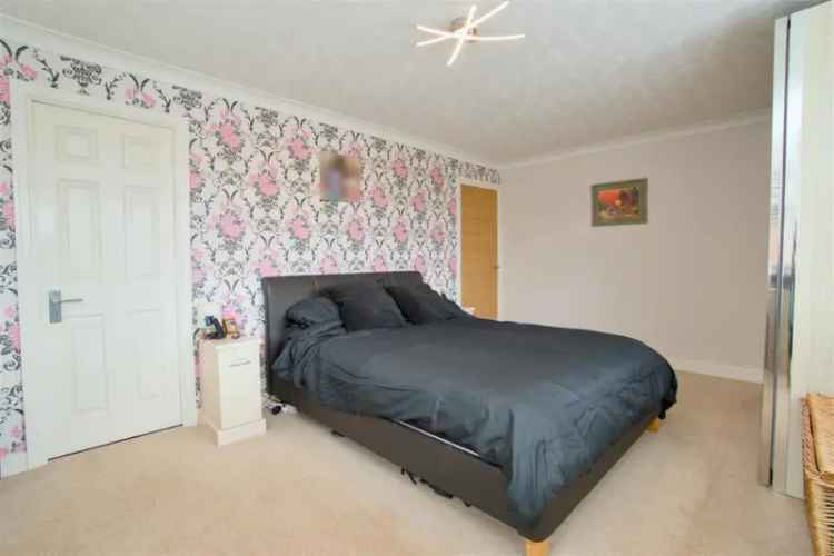 4 Bed Detached House for Sale in Wigginton
