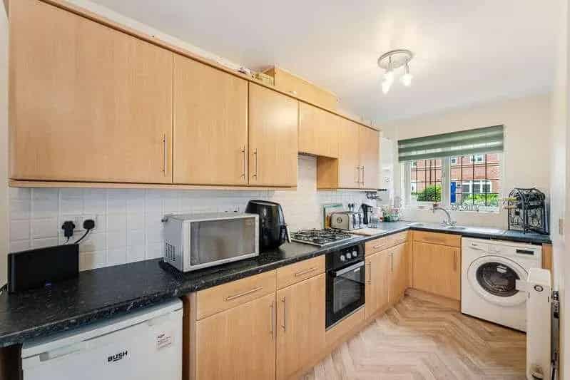 2 bed house for sale