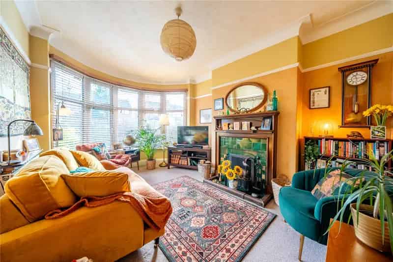 3 Bed Semi-Detached Home with Conservatory and Home Office