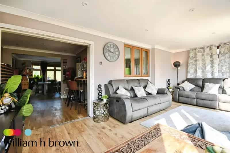 Five Bedroom Family Home Near Shenfield Station Zero Deposit Guarantee