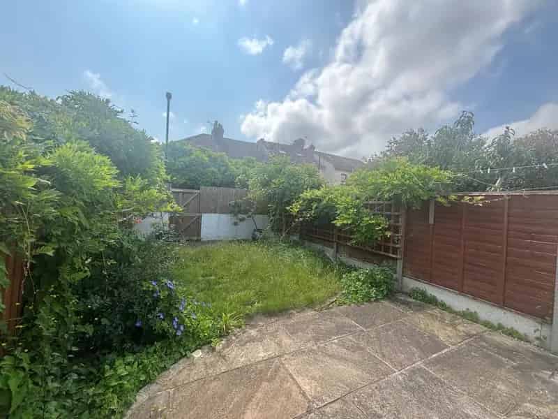 2 Bedroom Terraced House June Move Enclosed Garden On Street Parking