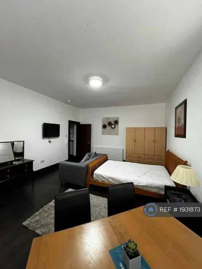 Studio to Rent