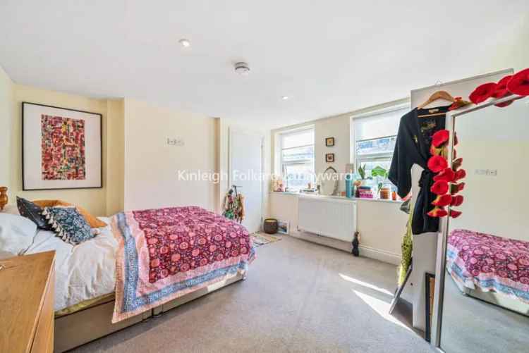 3 Bed House Close To Transport Links Available April