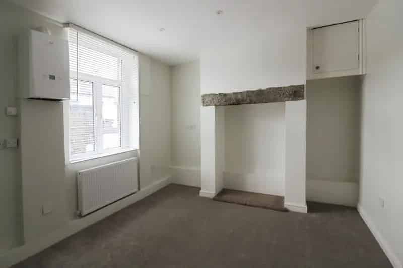2 Bedroom Flat to Let Idle Village