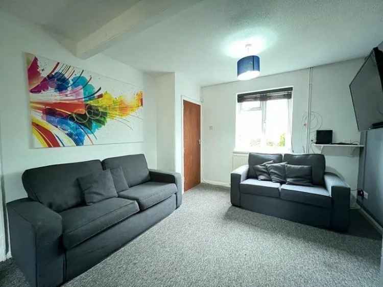 6 Bedroom Semi Detached House Near Universities