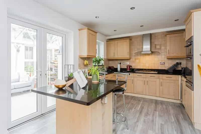 Five Bedroom Semi-Detached House Burgess Hill