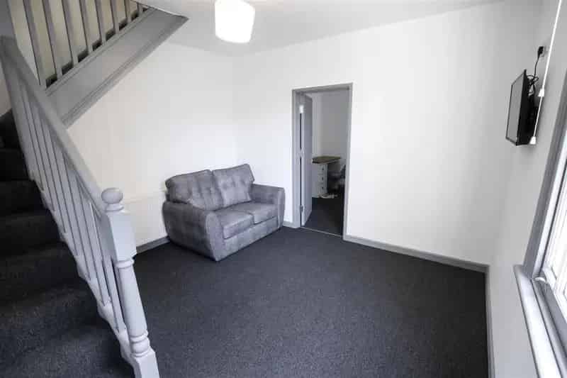 2 Bedroom Flat to Rent Fully Managed Property