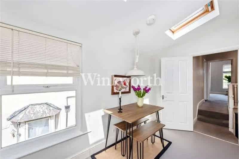 1 Bed Flat for Sale - Stylish Victorian Conversion with Loft Potential