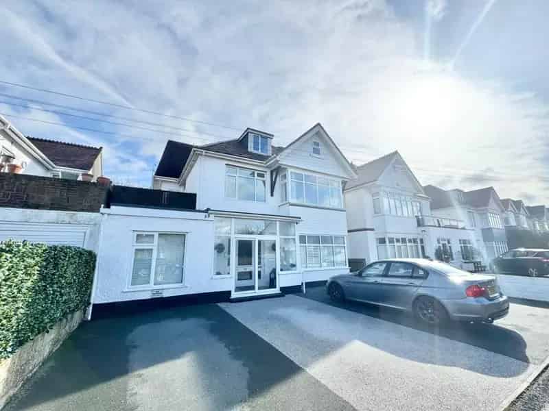 One Double Bedroom Apartment Southbourne Beach