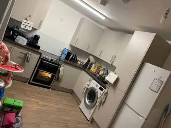 2 Double Bedroom Ground Floor Flat with Private Balcony