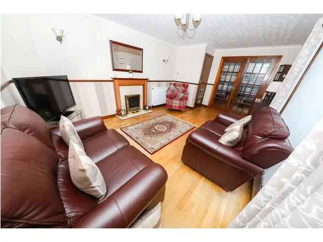 3 Bedroom Mid Terraced Villa for Sale in Pitteuchar Glenrothes