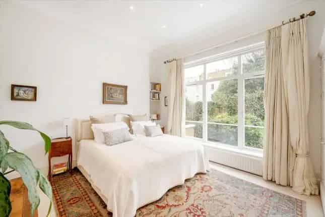 Flat for Sale in Elm Park Gardens Chelsea SW10
