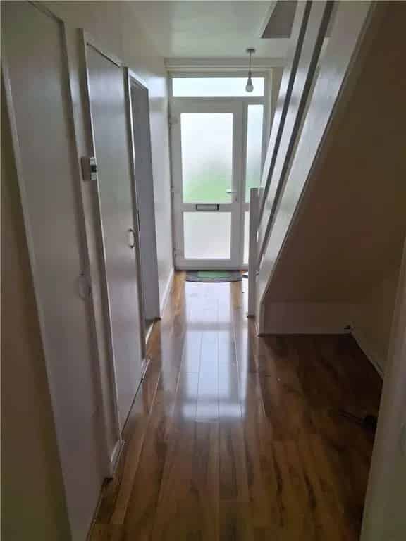 Spacious 2-Bed Maisonette with Garage - Modern Auction
