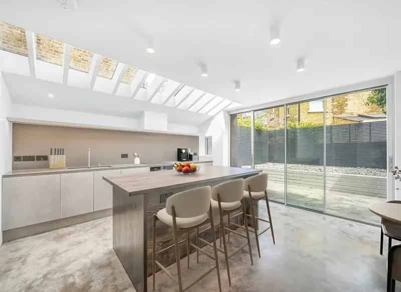4 Bedroom Victorian House Near Queen's Park
