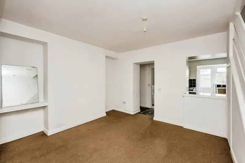 3 Bedroom House Near Schools and Transport Links Zero Deposit Available