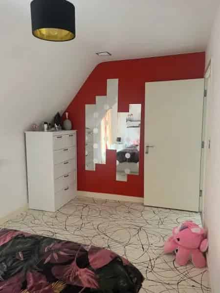 Spacious 2-Bedroom House with Garden and Parking