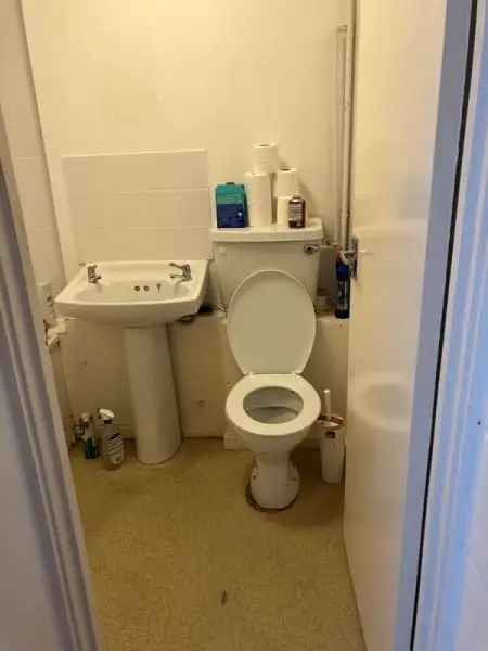 Flat For Rent in West Lindsey, England