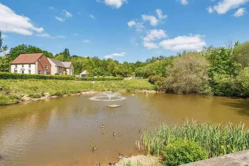 2 bed house for sale