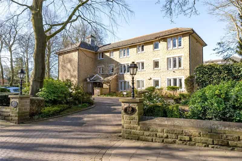 2-Bedroom Retirement Apartment with Lift Access and Communal Facilities