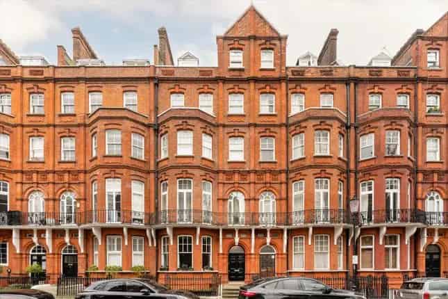 Kensington Court Apartment 3 En-Suite Bedrooms Private Patio