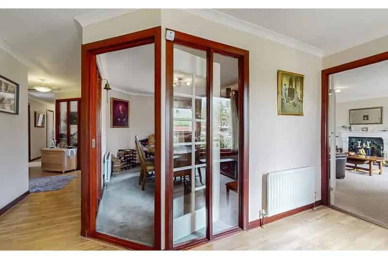 4 Bed Bungalow - Detached with 2 Reception Rooms