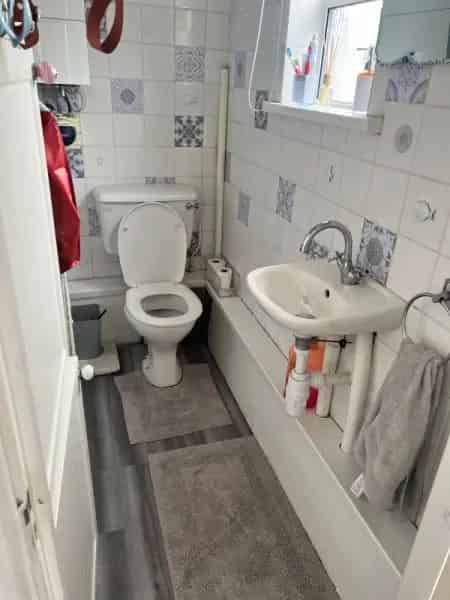 Large 3 Bed House in Malmesbury with Garden and Parking