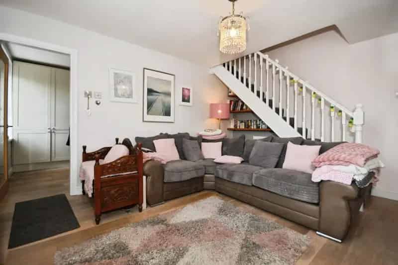 2 Bedroom Grade II Listed Cottage For Sale
