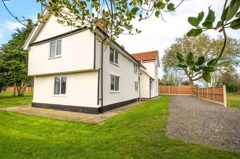 4 Bedroom Character Home Stradbroke