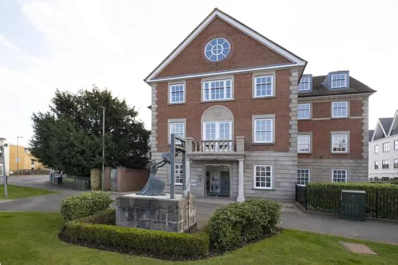 Chertsey Office Space To Let - 5024 Workstations, 11 Parking Spaces
