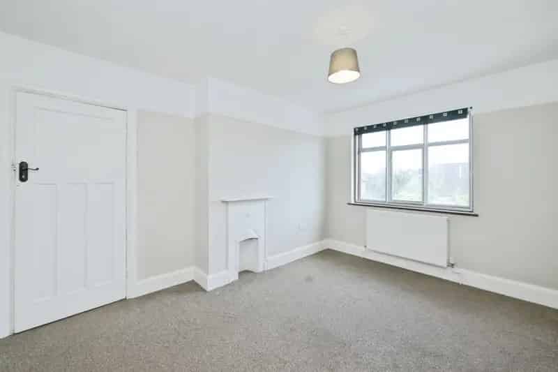 3 Bed Semi Detached House Hoddesdon