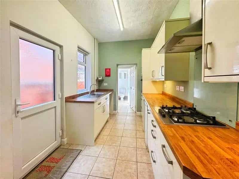 3 Bed Mid Terrace House For Sale Town Centre