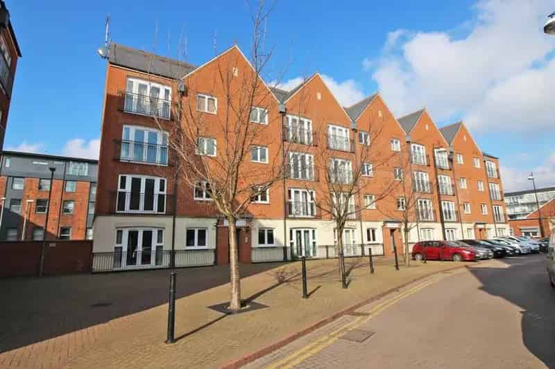 2 Bedroom Furnished Apartment near Mermaid Quay