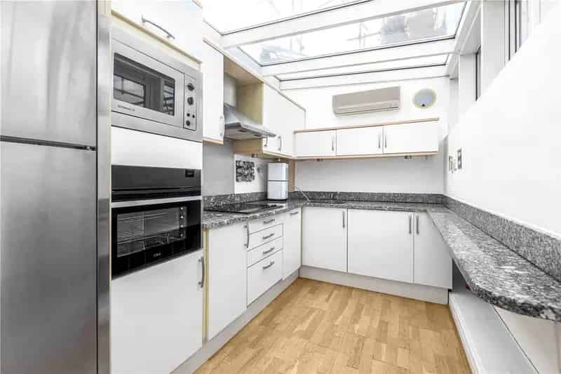 2 Bed Duplex Apartment in Iconic Lab Building London