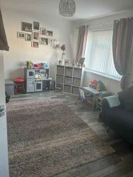 Flat For Rent in Newport, Wales