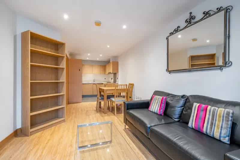 One Bedroom Apartment near Westminster Tube Station