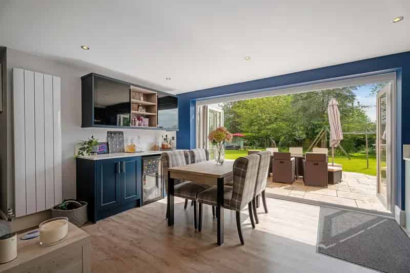 6 Bedroom Detached House with Equestrian Facilities and Lakes