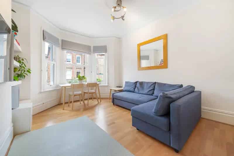 2 Bedroom Flat House to Rent