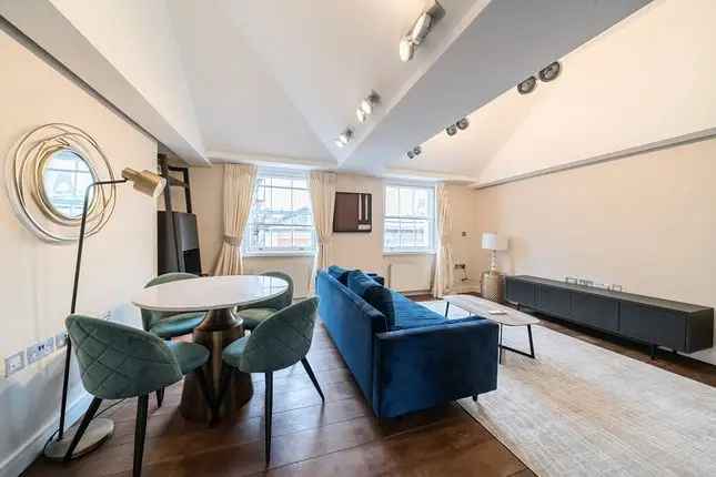 Flat to rent in Baker Street, London NW1