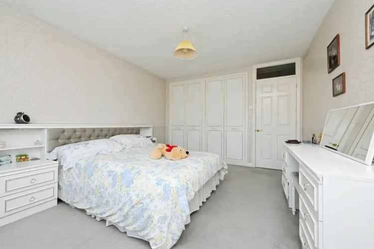 Spacious 4-Bed Detached House West Winch Near Mainline Station