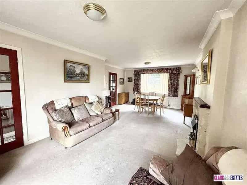 3 Bed Semi-Detached House for Sale