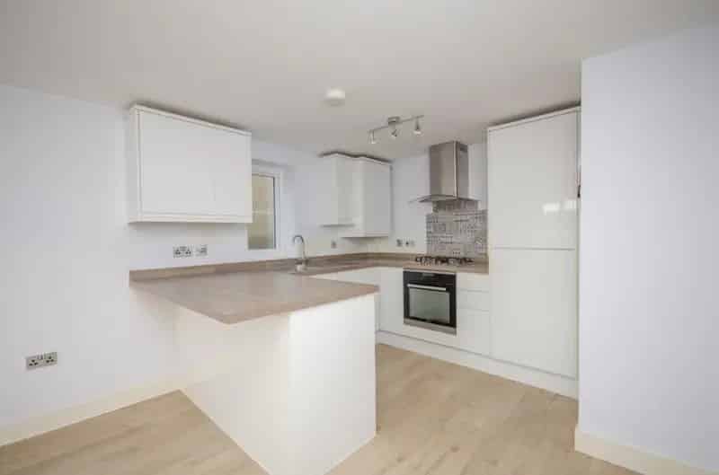 2 Bed Flat for Sale - No Onward Chain