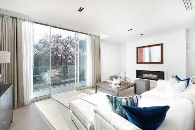 Flat to rent in Green Street, Mayfair W1K