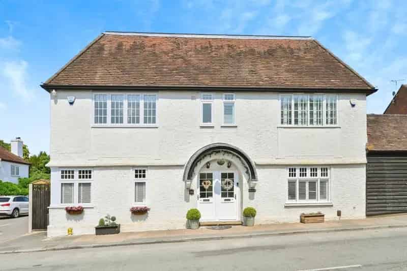 House For Sale , Chipperfield Road, Dacorum, England