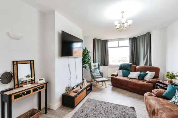 6 Bedroom Semi Detached House with 2 Bedroom Annex
